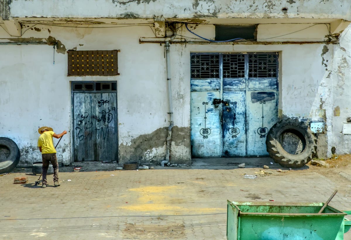 Tunisian Roadside: Snapshots from the Window